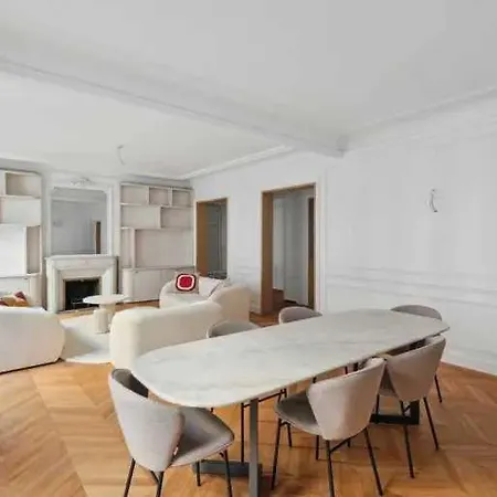 Beautiful In The Heart Of The 16th Arrondissement Paris