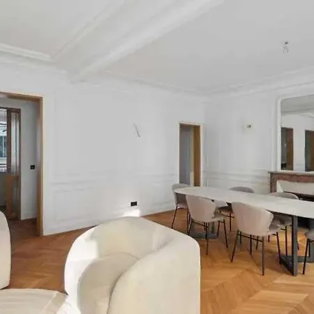 Beautiful In The Heart Of The 16th Arrondissement